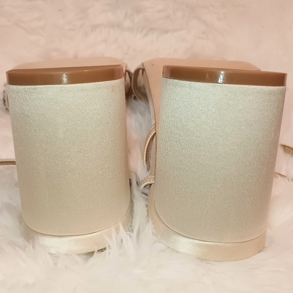 Badgley Mischka Blaine Ivory Formal Heel - Picture 4 of 5